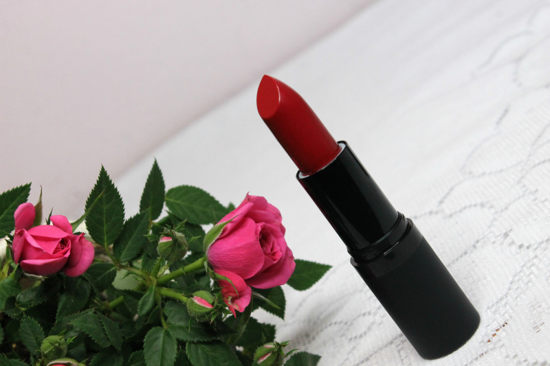 Melkior-Professional-Classic-Lipstick-Cardinal-Red 