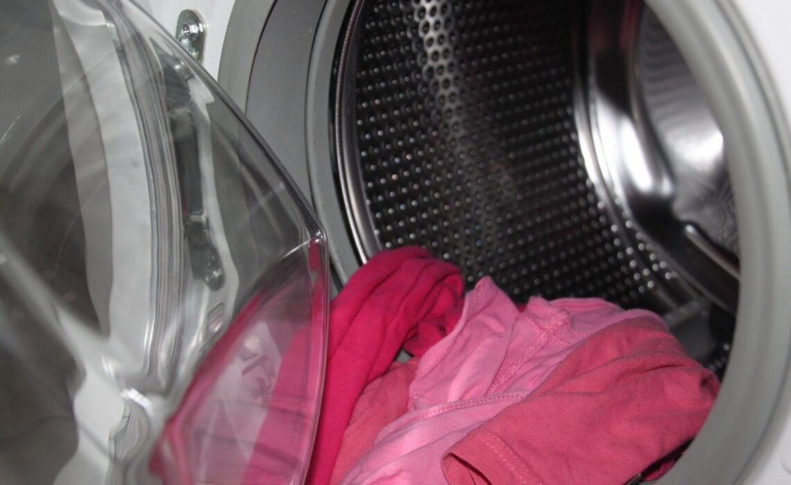 Jak nie zniszczyć ubrań podczas prania