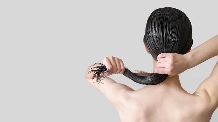 Włosy nisko, średnio i wysokoporowate – jak dobrać odpowiednią odżywkę