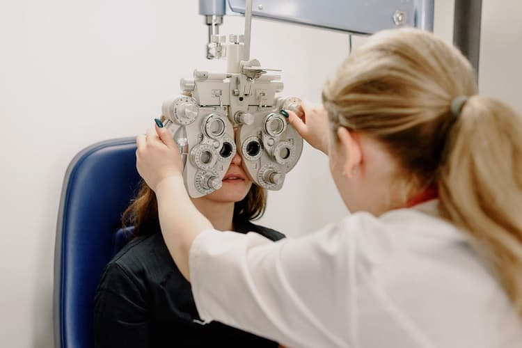 Poznaj najnowsze metody leczenia i technologie stosowane w przypadku problemów ze wzrokiem