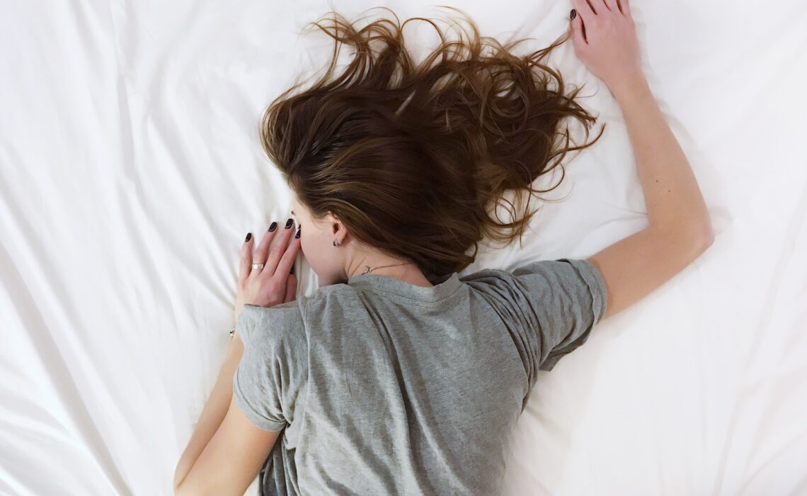 Jak Stres Wpływa Na Jakość I Ilość Snu Oraz Jak Radzić Sobie Z Bezsennością Dojrzała Kobieta 2583